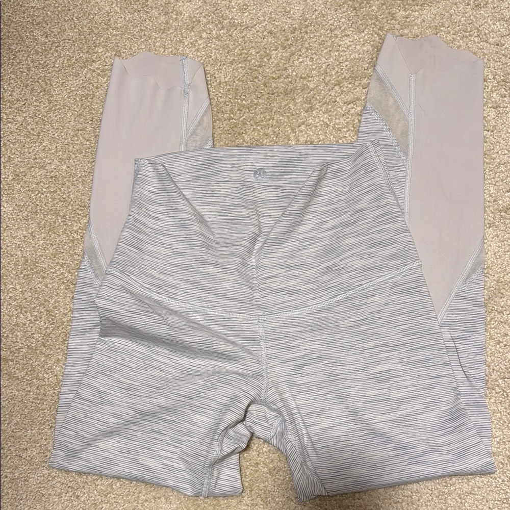 Lululemon Gray Patterned Leggings with bottom scallop detail